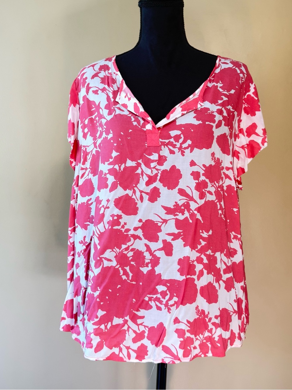 Rose & Rhyme Off White Coral Salmon Floral V-Neck Blouse Top Plus 1X